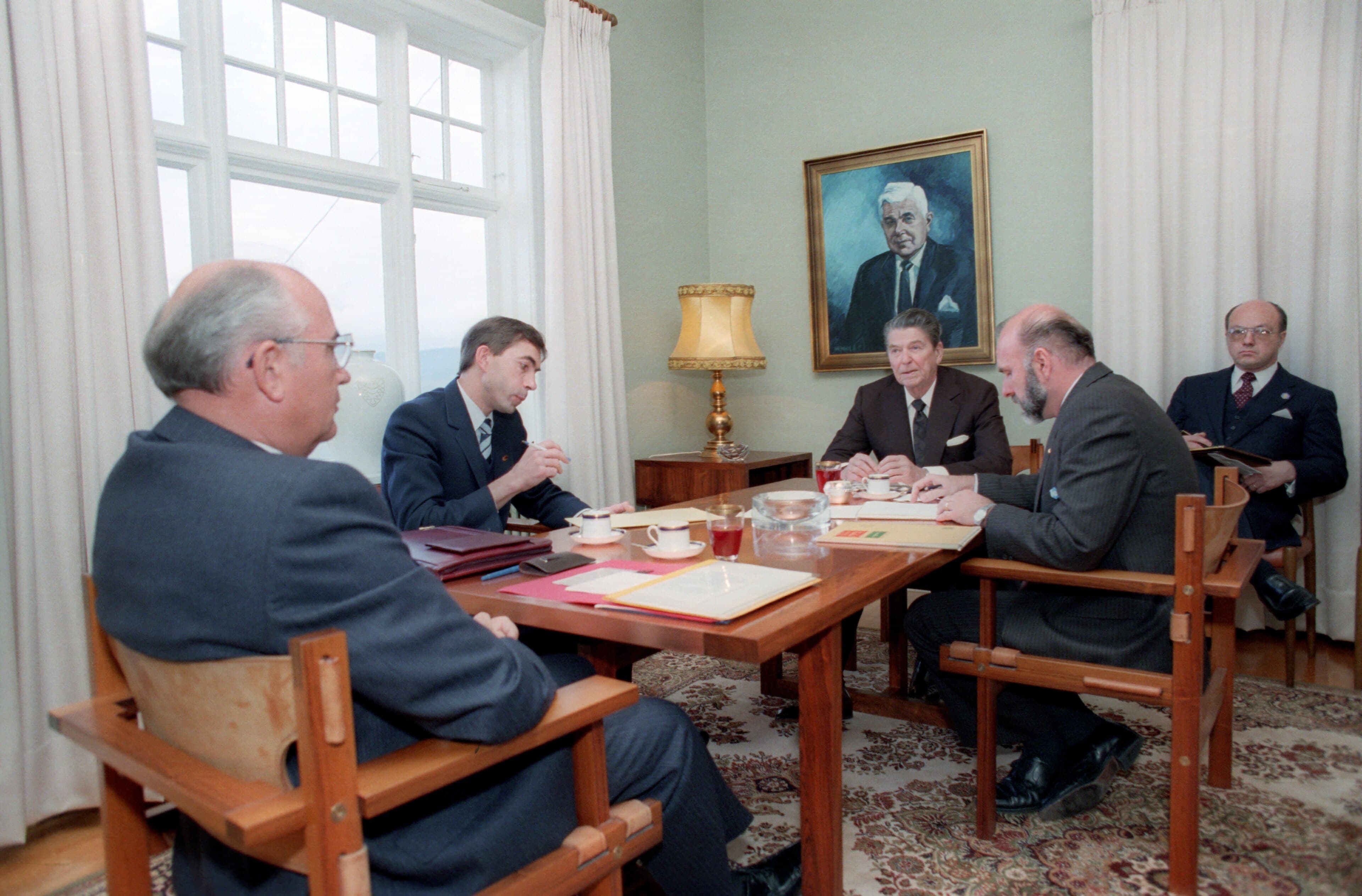 Ronald Reagan and Mikhail Gorbachev seated together in conversation at Höfði House during the Reykjavík summit, October 1986.